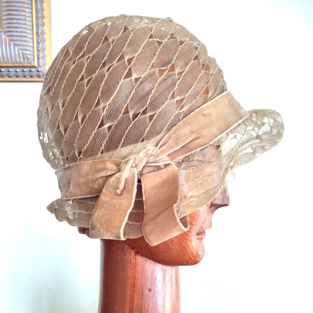 True 1920s vintage cloche hat